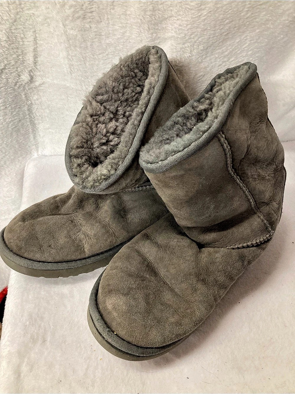 UGG Classic Short II Suede Short Boots in Gray US 7.5